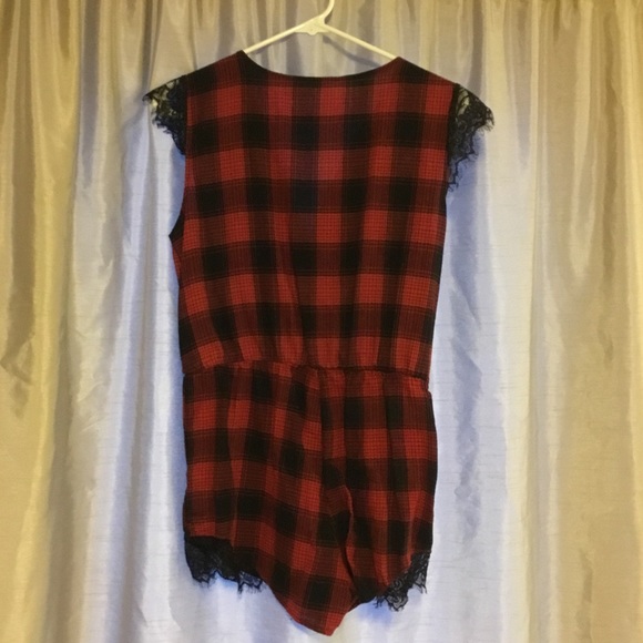 Free WP ๐ Flannel romper with lace sleeves - Picture 3 of 3